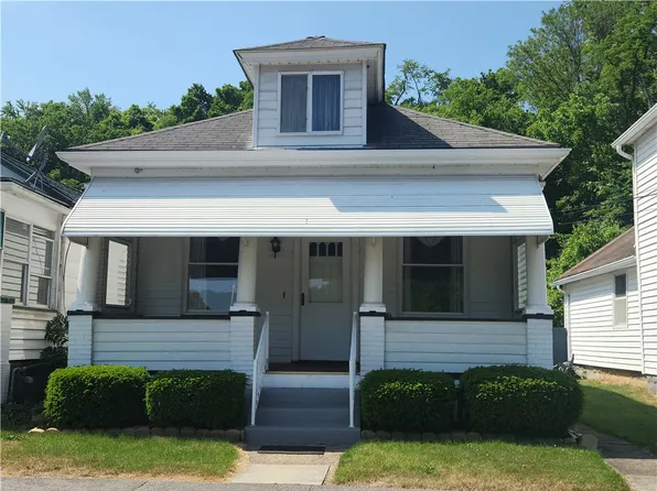 202 McKinley Ave, East Vandergrift, PA 15629
