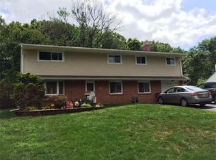 25 Bedford Rd, Kendall Park, NJ 08824