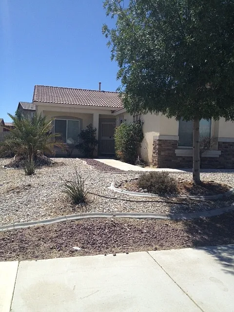 4 Bedroom Victorville Home Near Freeway, Shopping & Schools! — Photo 2