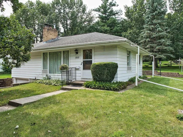 1915 Pleasant Dr, Cedar Falls, IA 50613