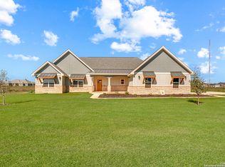 331 Century Oaks Dr, New Berlin, TX 78155