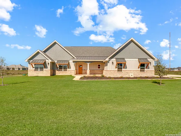 331 CENTURY OAKS DR, Seguin, TX 78155