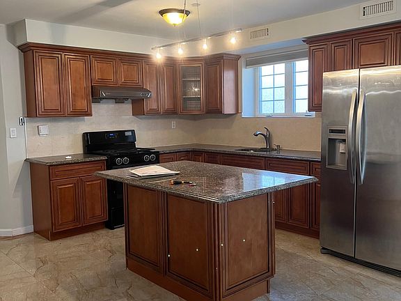 2nd image of 349 Soundview Ln Floor 1