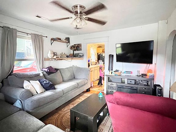 3rd image of 519 Stafford St