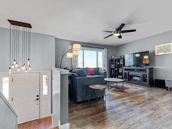 5th image of 937 Justin Cir