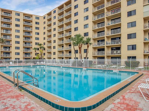 2nd image of 7520 Ridgewood Ave APT 303