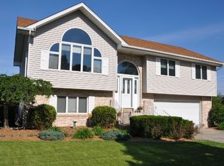 8729 Hamlin Pl, Crown Point, IN 46307