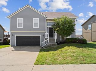 10515 Augusta Dr, Kansas City, KS 66109
