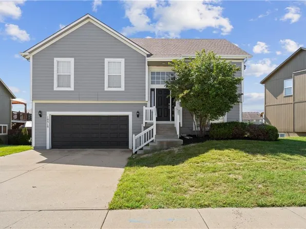 10515 Augusta Dr, Kansas City, KS 66109