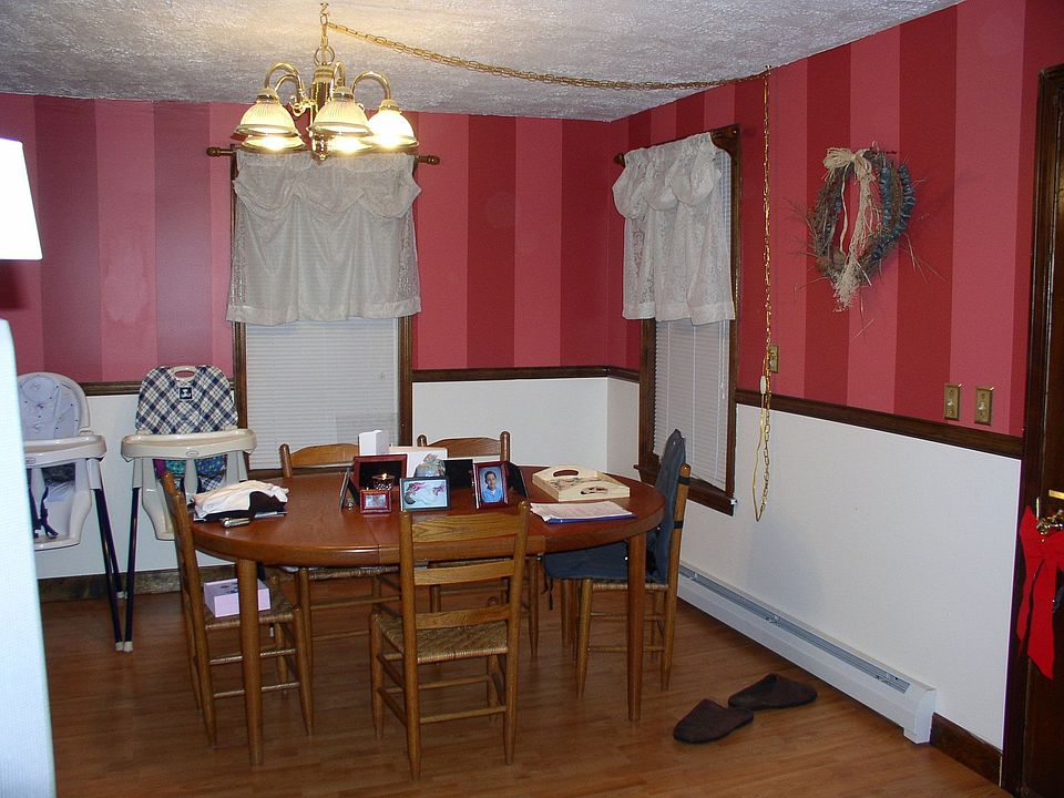 2nd image of 89 Dewey St