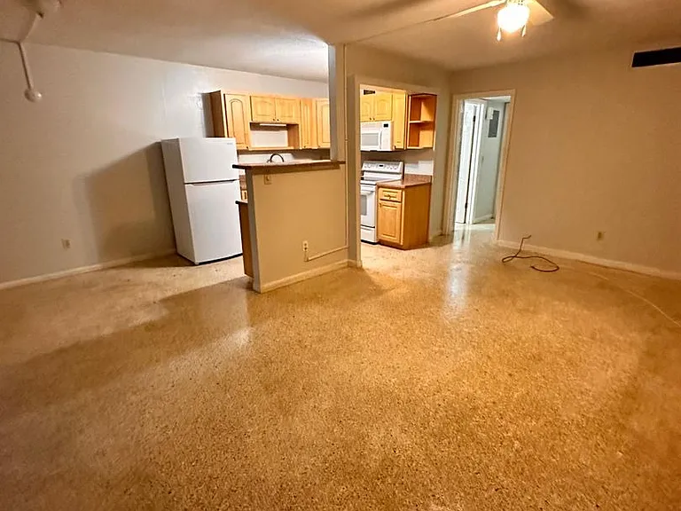 305 E Dakin Ave #11 — Photo 3