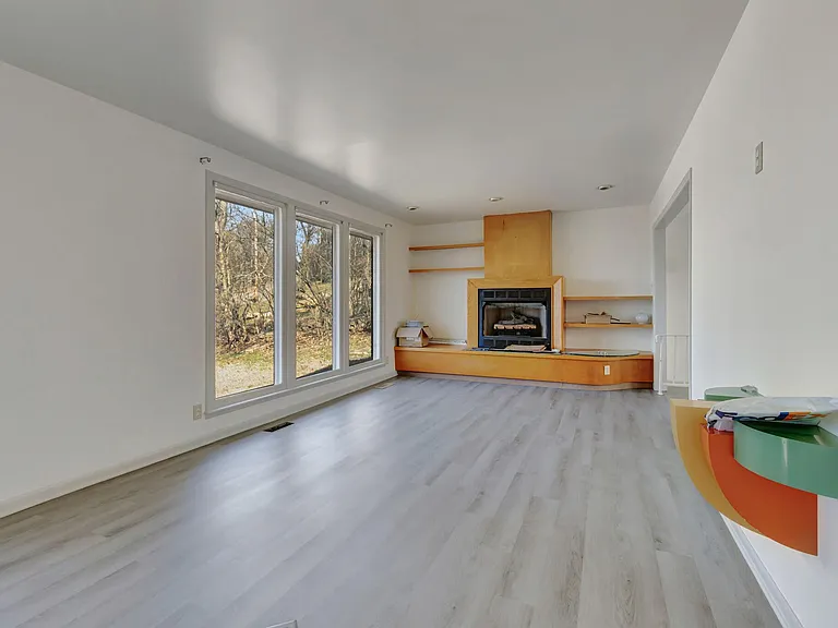 6469 Fleetwood Dr — Photo 5