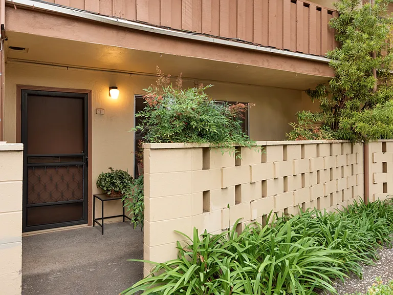 Stanford Garden Apartments — Photo 15
