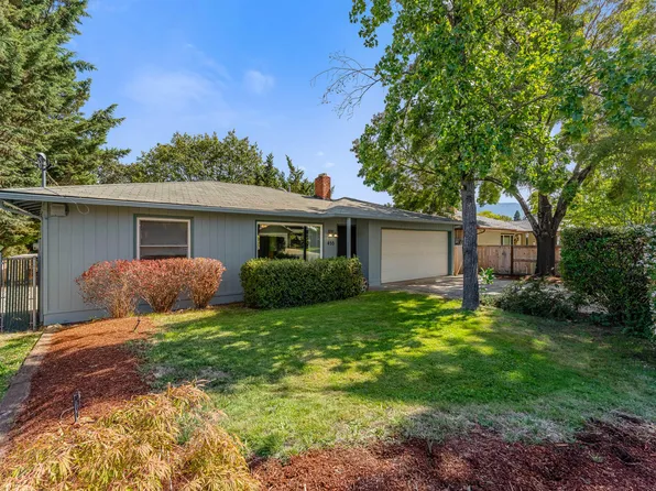 455 NE 11th St, Grants Pass, OR 97526