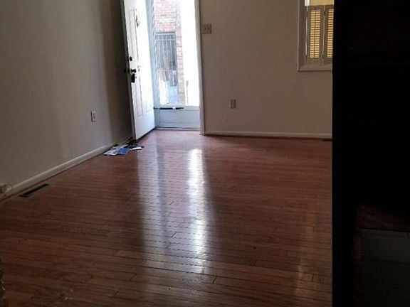 4th image of 916 S Delhi St