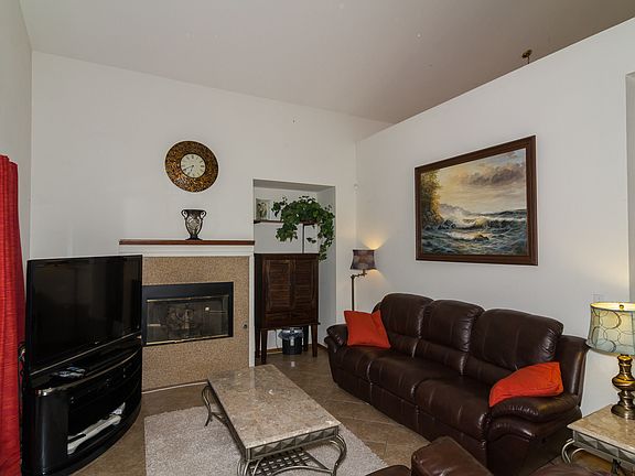 4th image of 16139 Windcrest Dr