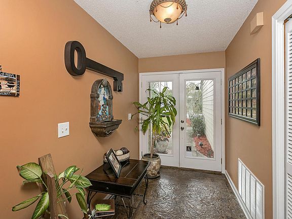 4th image of 11869 Tumbling Oaks Ln
