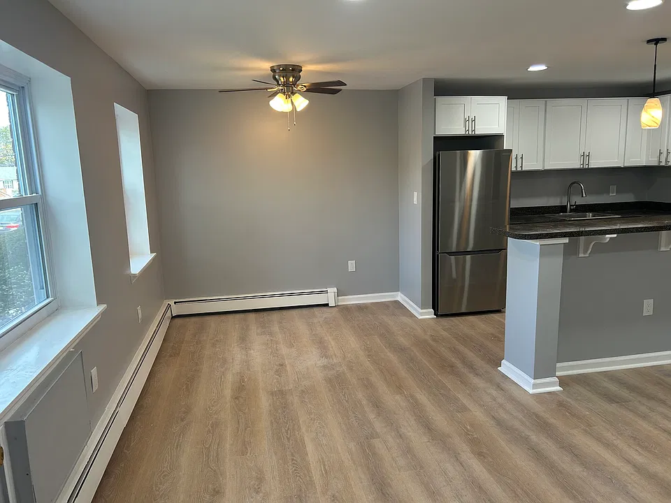 Kitchen eating area