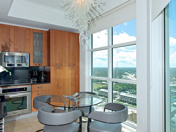 4th image of 1431 RIVERPLACE Boulevard #3201