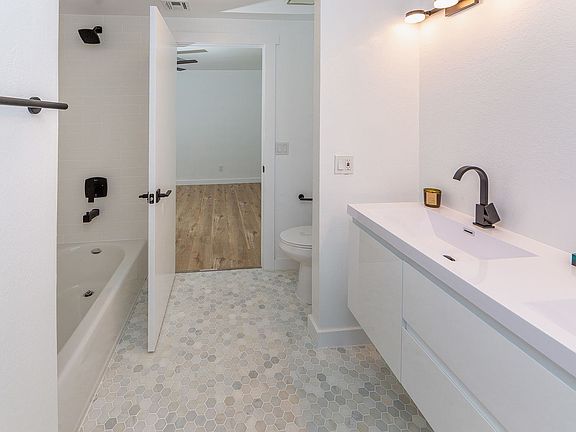 3rd image of 2640 Dalton Ave #5