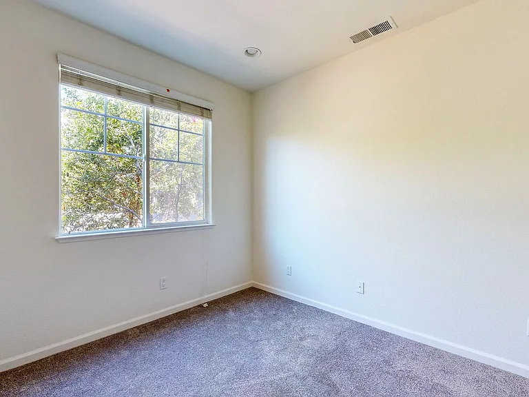 642 Acacia Ln — Photo 17