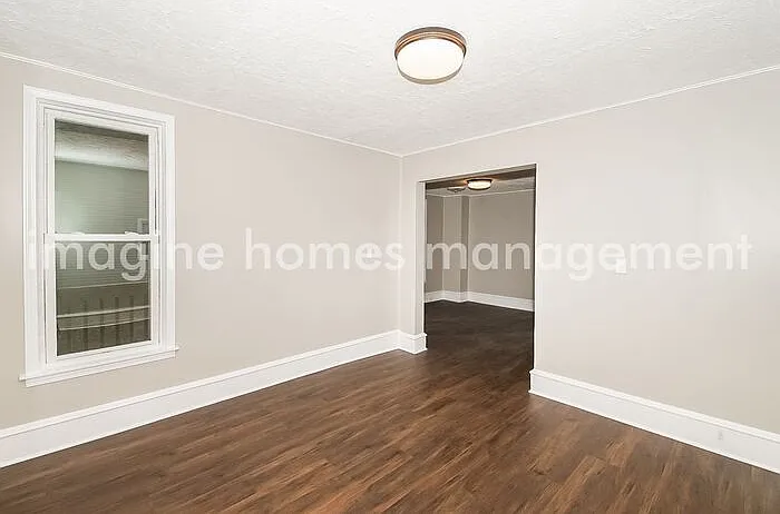 2 bed, 1.0 bath, 1300 sqft, $2,285 — Photo 3