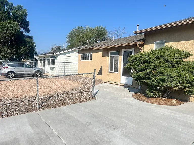 88 Rose Dr — Photo 38