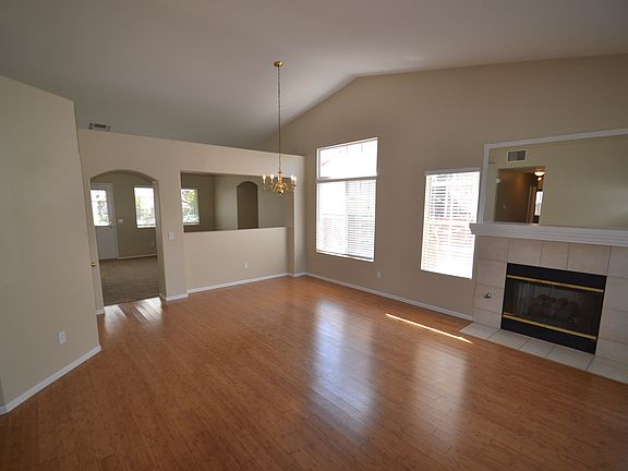 3rd image of 17795 Dianthus Ave