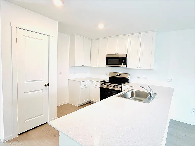 449 Jones Beach Ln — Photo 3