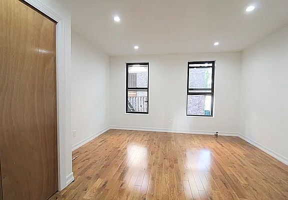 2nd image of 594 Morris Ave Frnt 2