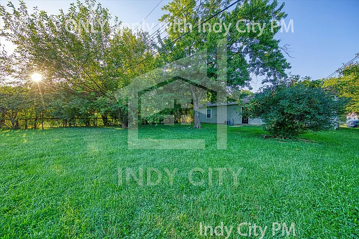 3 bed, 1.0 bath, 900 sqft, $1,500 — Photo 4