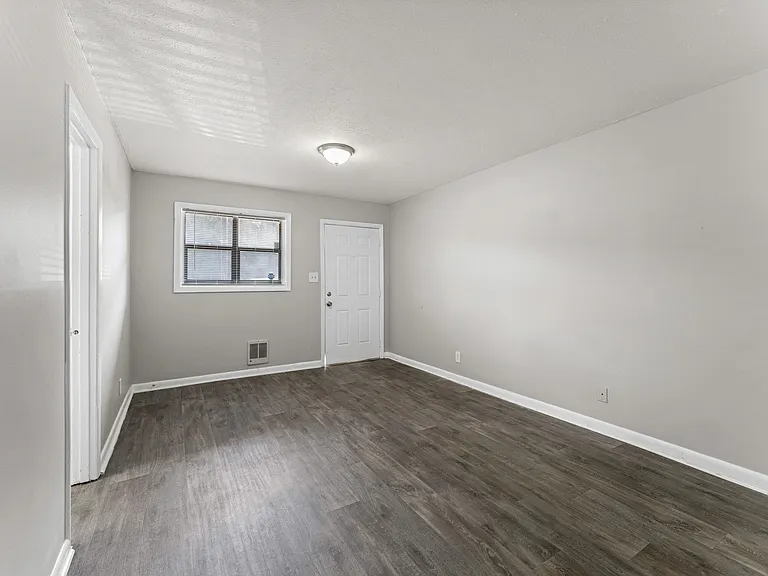 Balfour 296 — Photo 26