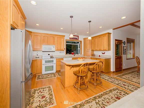 5th image of 785 Elderberry Ln