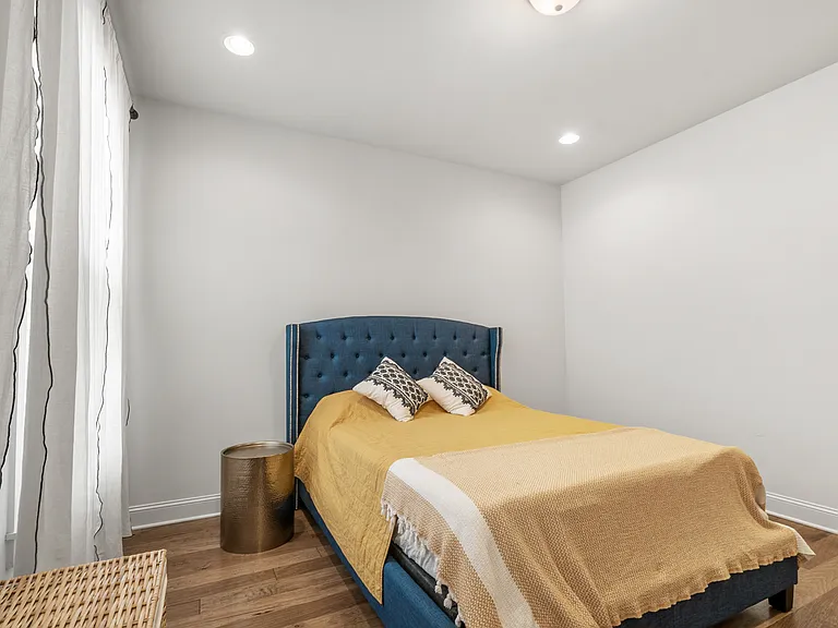 613 Harrington Hls — Photo 29