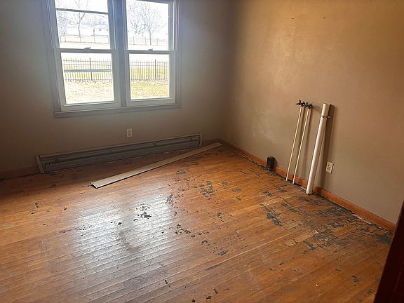 5th image of 622 S Stowe St