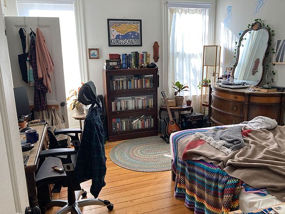 5th image of 184 School St #1