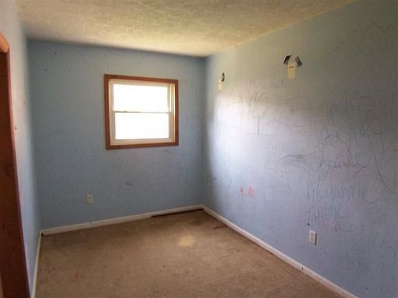 5th image of 261 Foley Dr