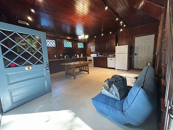 2nd image of 50 Edgehill Rd