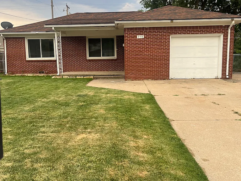 315 Anita Dr — Photo 1