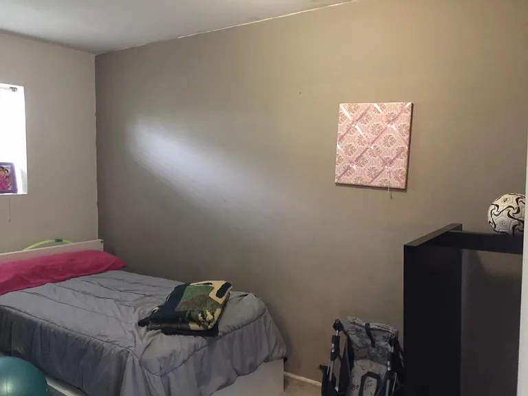 Den/Bedroom, 8x12
