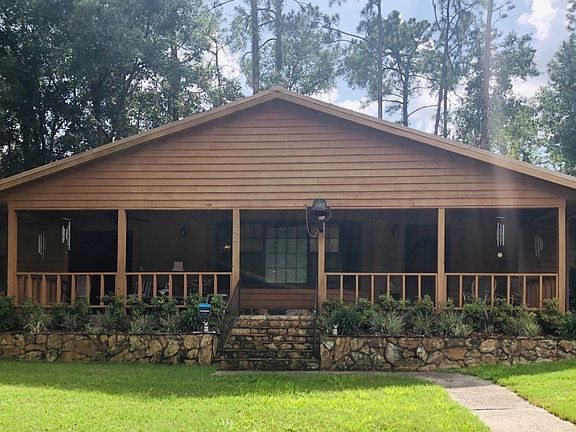 4th image of 242 NW Clubview Cir