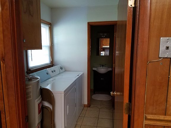 3rd image of 712 S Baird Ln