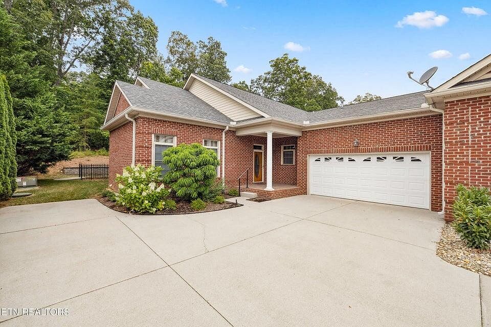 1st image of 2203 Mountain Dr