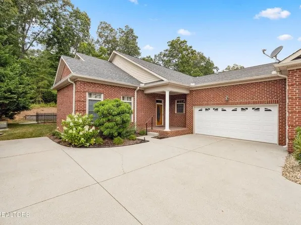 2203 Mountain Dr, Lenoir City, TN 37772