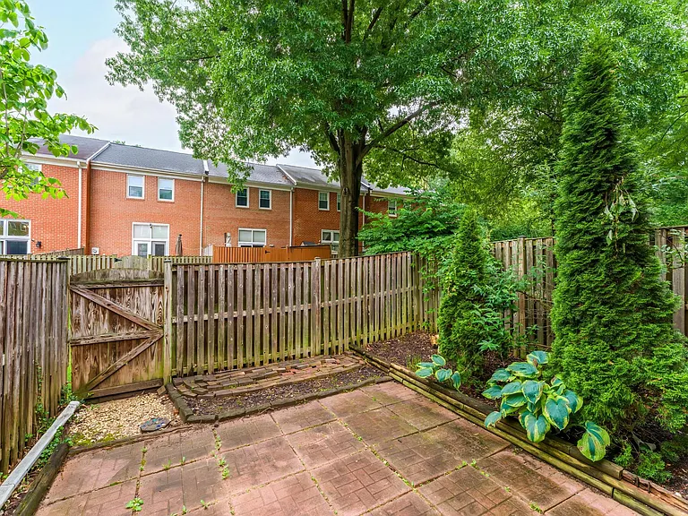 2331 Harleyford Ct — Photo 38