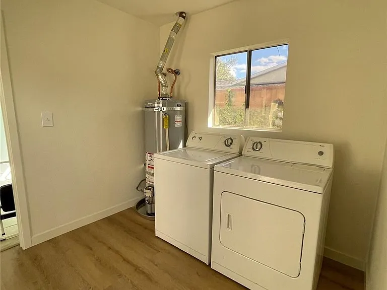 7359 Amestoy Ave — Photo 15