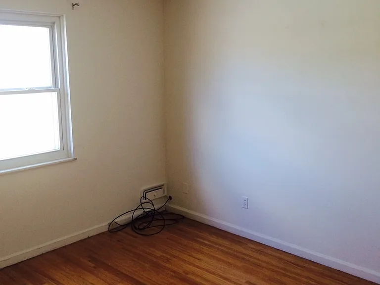 2127 Collinway — Photo 8
