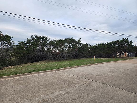 2nd image of 440 W Crest Ln