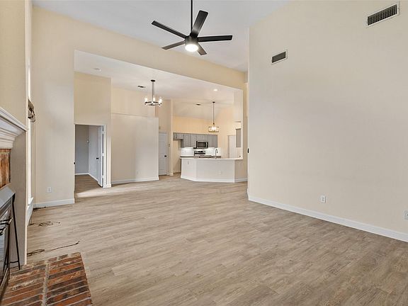 2nd image of 803 Harvest Dr