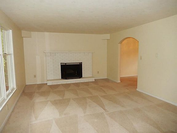 5th image of 2942 Seminary Dr